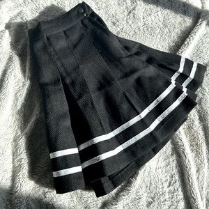 SUPER CUTE Black & White Skirt 🖤